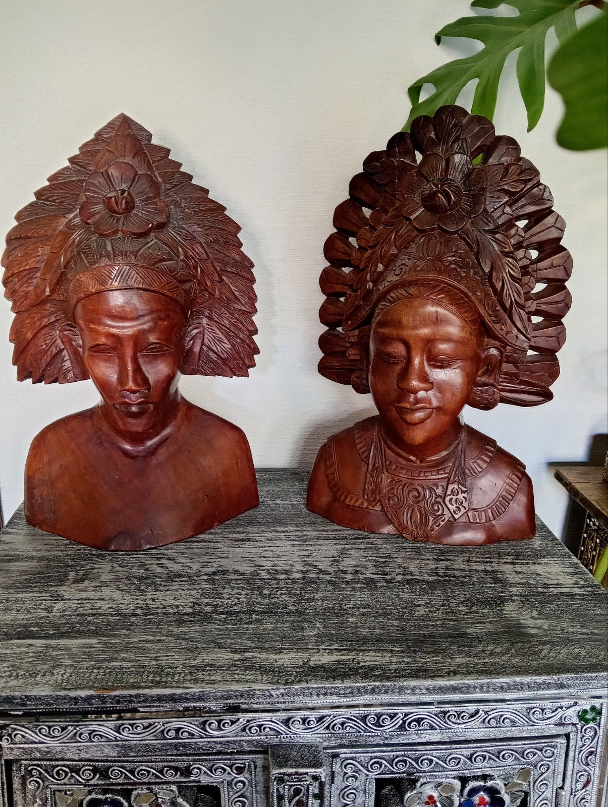 Set van 2 handgesneden houten Balinese bruidsbeelden - Aziat, Antiek en Kunst, Groep mensen, Buste, Ophalen of Verzenden, Handgemaakt
