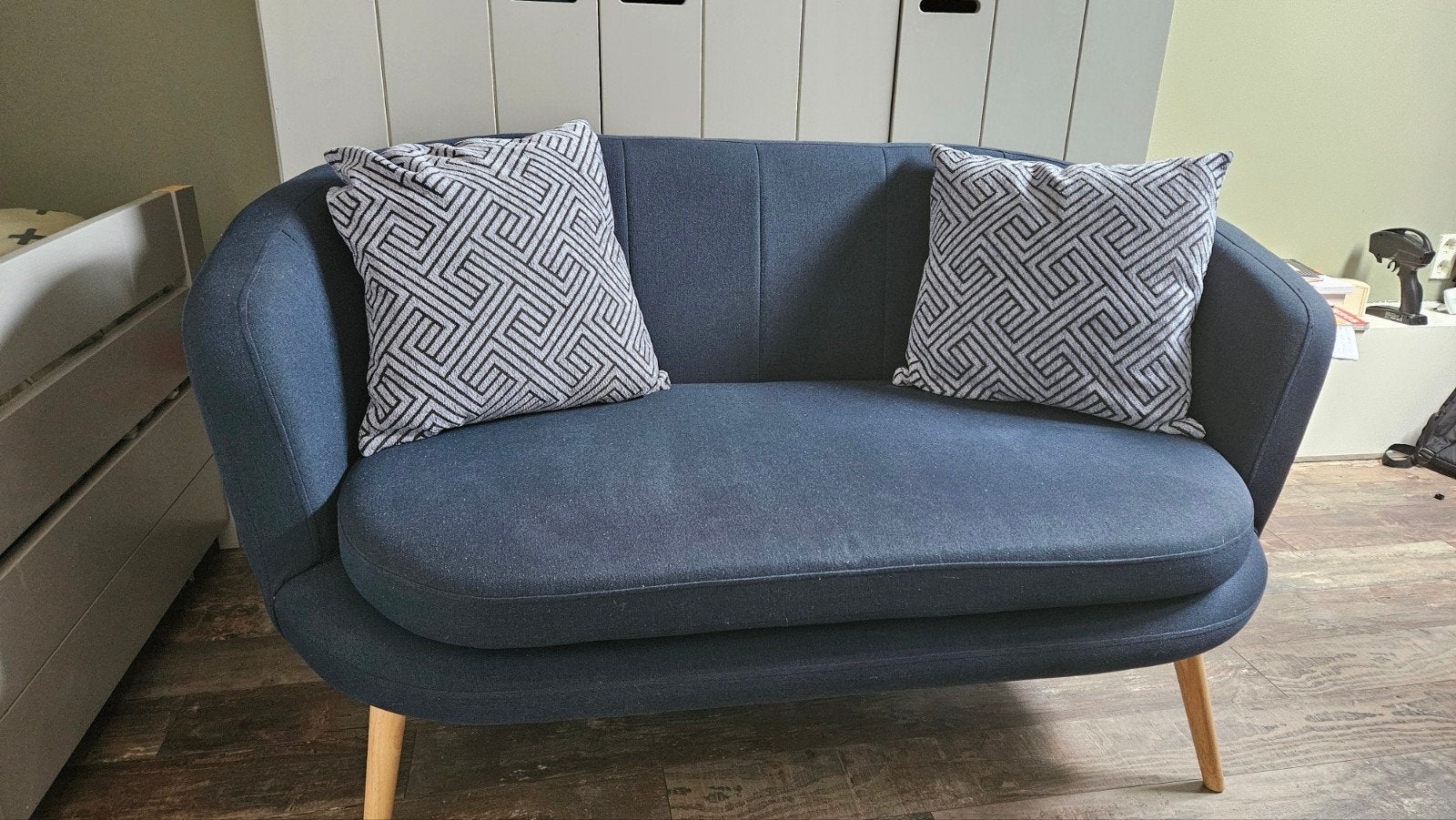 Te koop leuk 2 persoons bankje, Ophalen, Tweepersoons, 75 tot 100 cm, Zo goed als nieuw