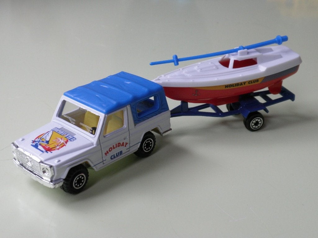Mercedes Benz 300GE met zeilboot, Welly 9593), Ophalen of Verzenden, Zo goed als nieuw, Auto