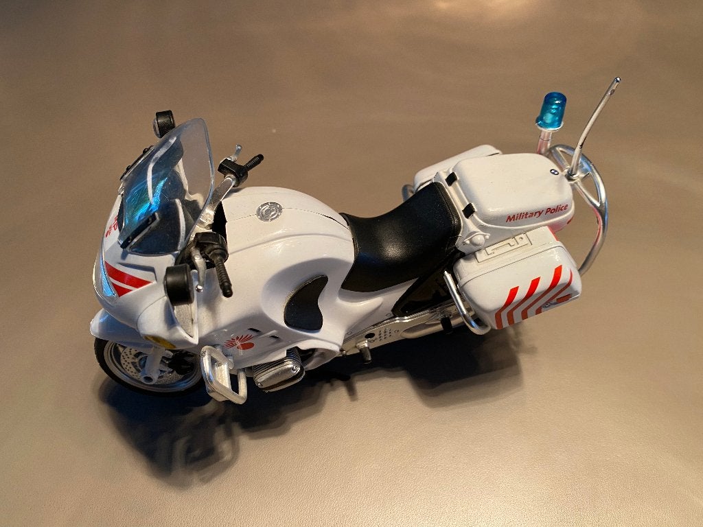 BMW R1100RT 1:18 – Belgische Militaire Politie, Ophalen of Verzenden, Zo goed als nieuw, Motor, Overige merken