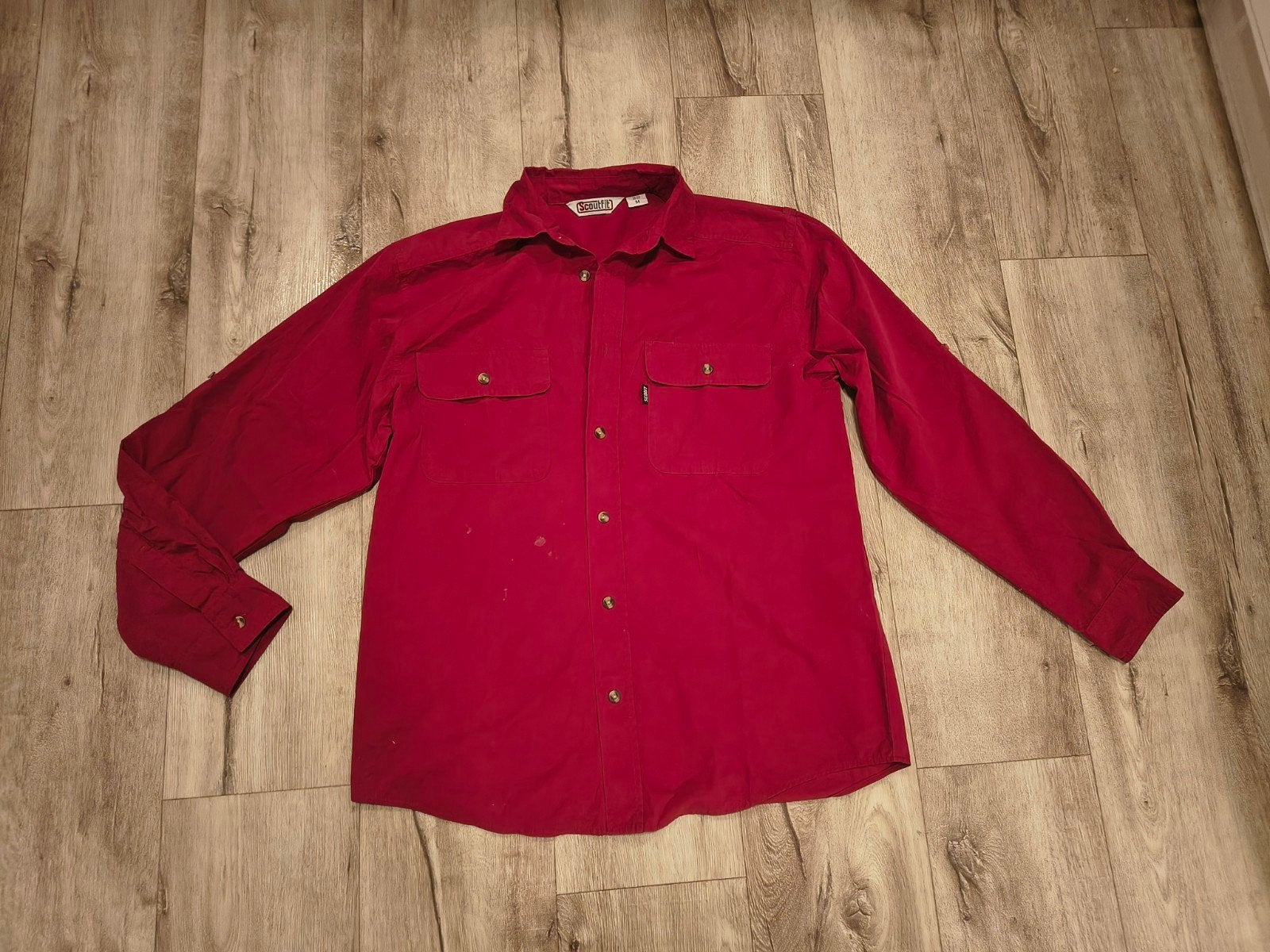 Mooie rode scoutingblouse, Explorers uniform, Scoutfit, M., Verzamelen, Gebruikt, Onb, Ophalen of Verzenden, Onb