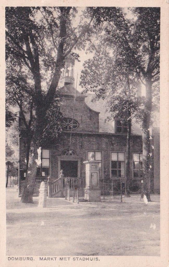 Domburg Markt met stadhuis, Ophalen of Verzenden, 1940 tot 1960, Gelopen, Zeeland