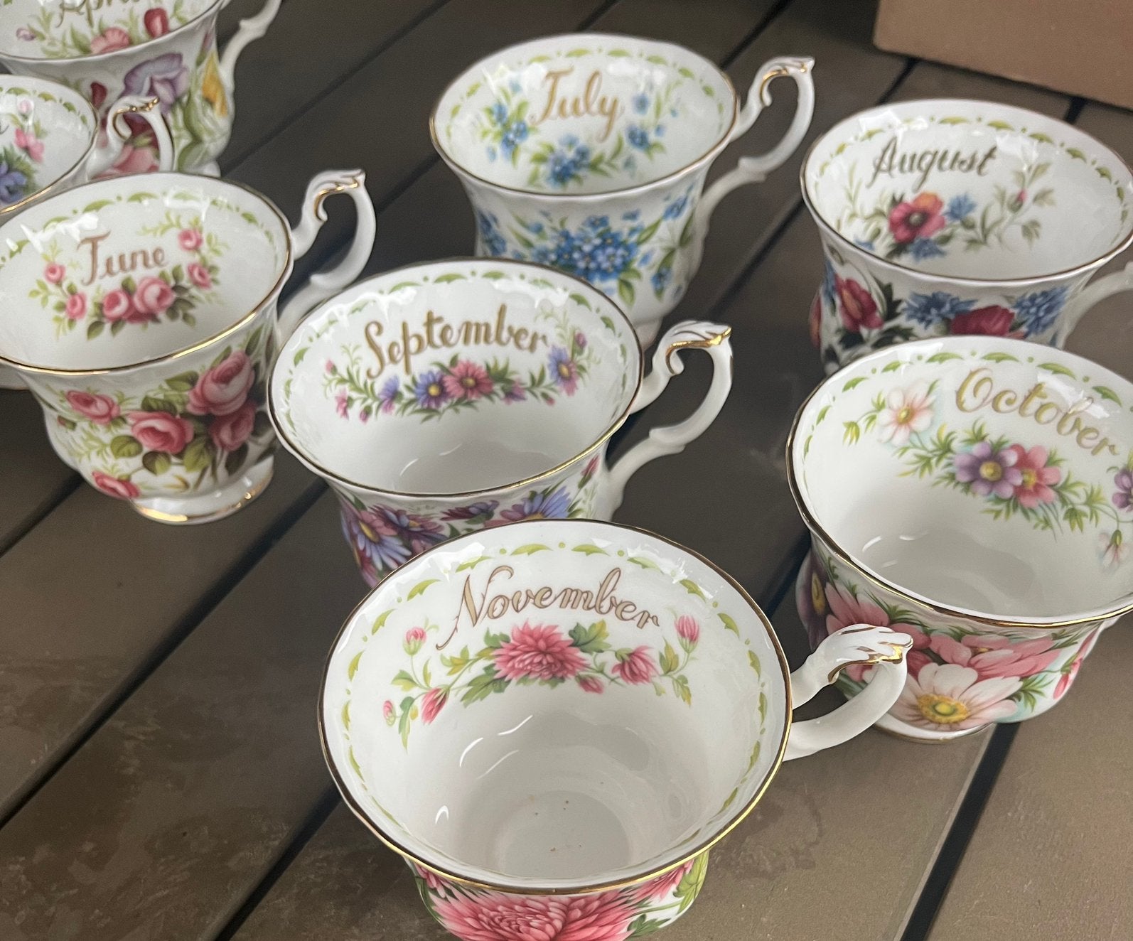 Royal Albert 'Flowers of the Month' 12 kop en sch en 12 geba, Ophalen, Vintage, Zo goed als nieuw, Kop(pen) en/of Schotel(s)