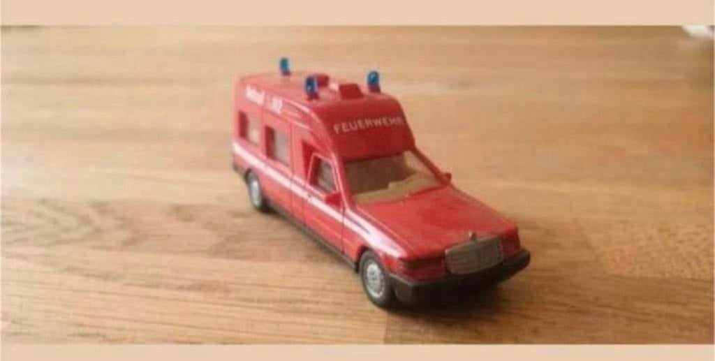 WIKING Mercedes-Benz Brandweer Ambulance – Notruf 112, Ophalen of Verzenden, Zo goed als nieuw, Bus of Vrachtwagen, Wiking