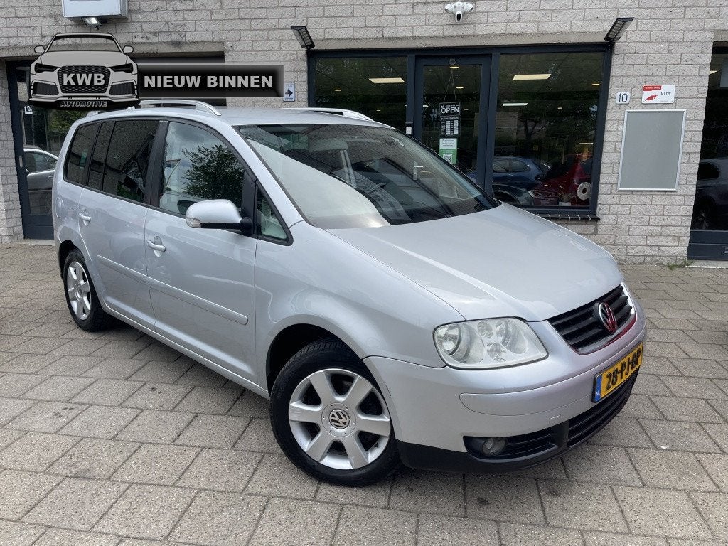 Volkswagen Touran 2.0-16V Highline Trekhaak Distributie VV, Gebruikt, 4 cilinders, Bedrijf, Handgeschakeld