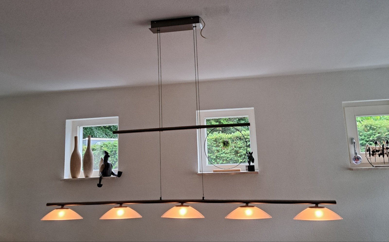 Moderne hanglamp met 5 glazen kappen - 1.40m breed, Ophalen, Gebruikt, Glas, Modern
