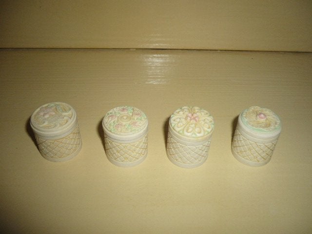 Mie18<>; 4 voorraadpotjes 2.3 Cm hoog, Ophalen of Verzenden, Zo goed als nieuw, Poppenhuis