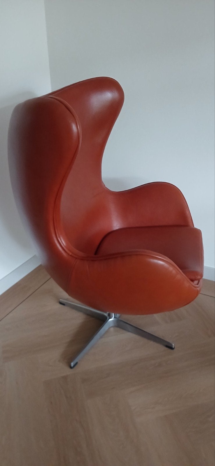 Egg Chair, ArneJacobsen Cognac Leer zgan + event. Ottoman, Huis en Inrichting, Ophalen, Egg chair, Zo goed als nieuw, 50 tot 75 cm