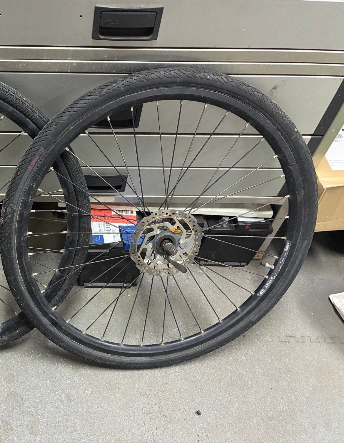 Stella voorwiel wiel 28 inch met schijfrem, Fietsen en Brommers, Fietsonderdelen, Ophalen, Zo goed als nieuw, Wiel