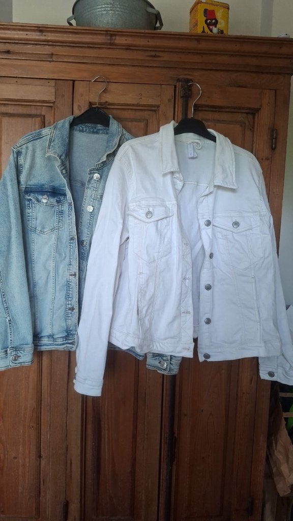 2 lekkere spijkerjasjes 48 Miss Etam ea, Ophalen of Verzenden, Zo goed als nieuw, Blauw, Trui of Vest