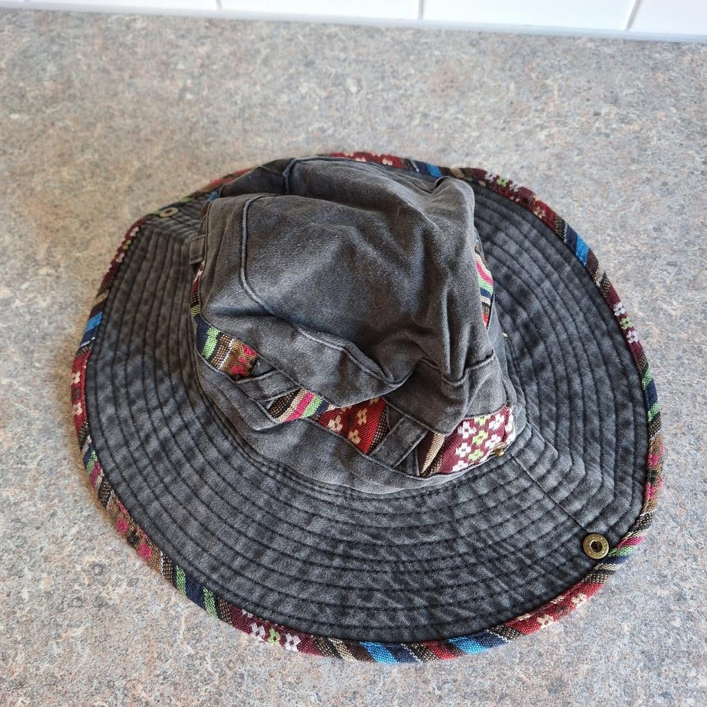 Nieuwe hoed met kleurrijke band, Hoed, Nieuw, Onbekend, One size fits all