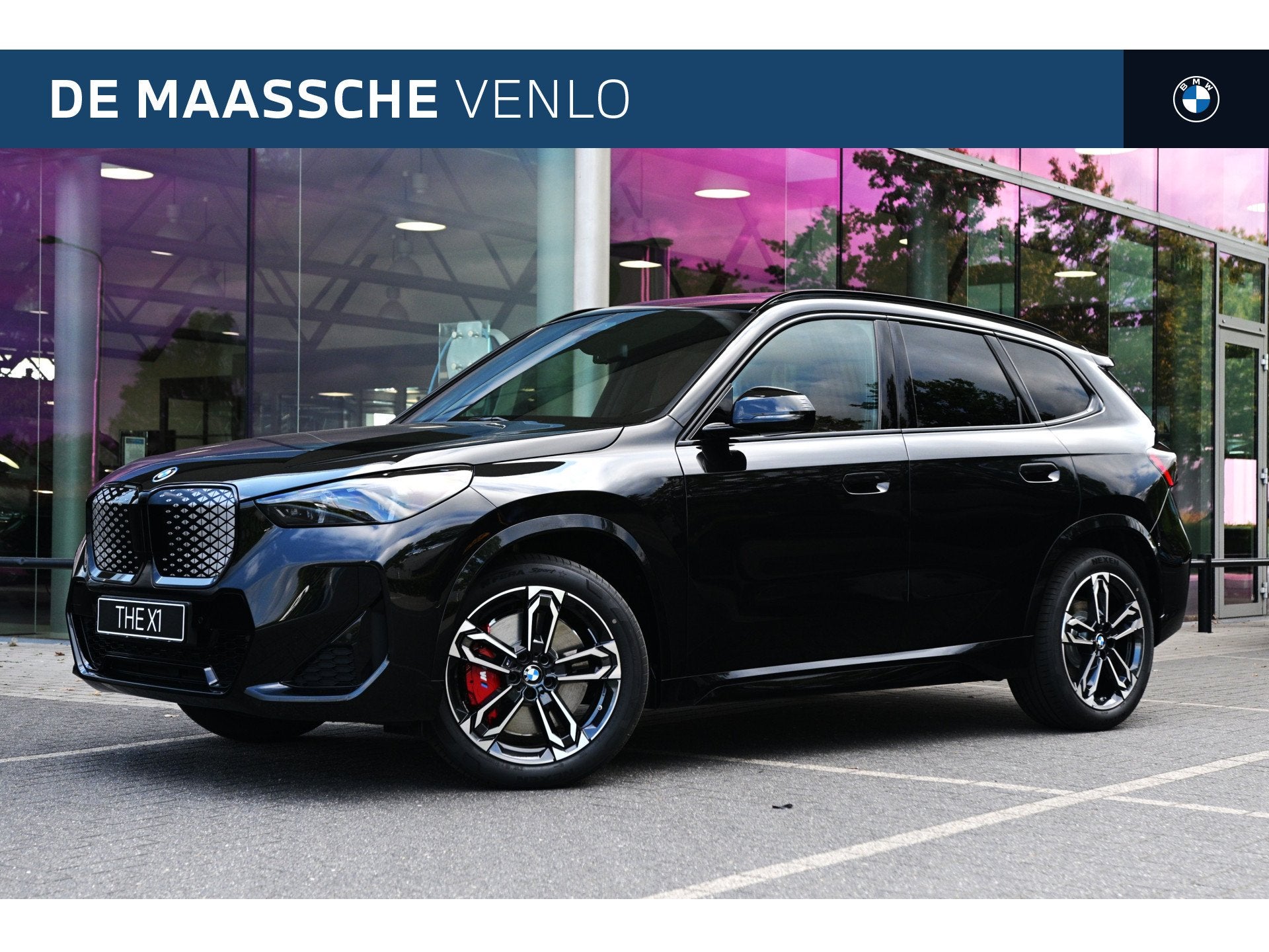 BMW iX1 eDrive20 M Sport / Panoramadak / Trekhaak / Sportsto