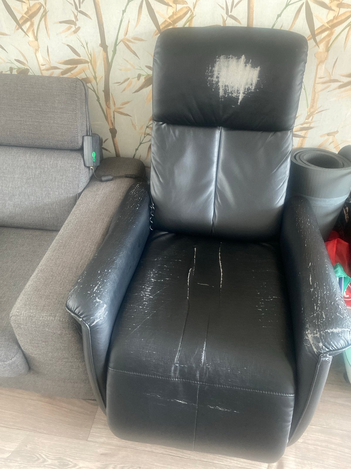 Zwarte relaxfauteuil - Gebruikt met slijtage, Ophalen, Kunststof, Gebruikt, Zwart