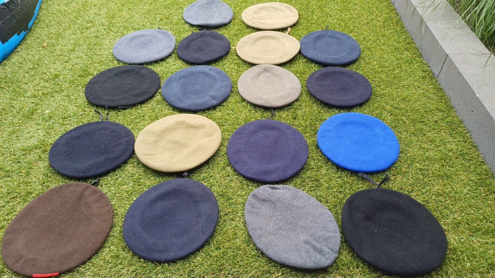 Originele Vintage Leger Baretten/ emblemen - Diverse Modelle, Ophalen of Verzenden, Landmacht, Overige gebieden, Helm of Baret