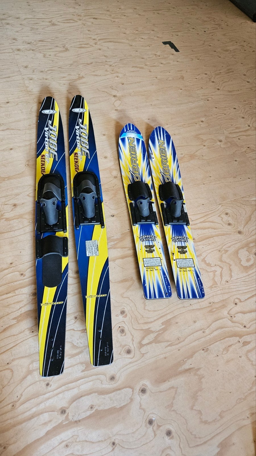 Waterski's 2 sets , Jobe : 1x 67" , Trainer 1x 46"(kinderen), Watersport en Boten, Ophalen, Gebruikt, Waterski's