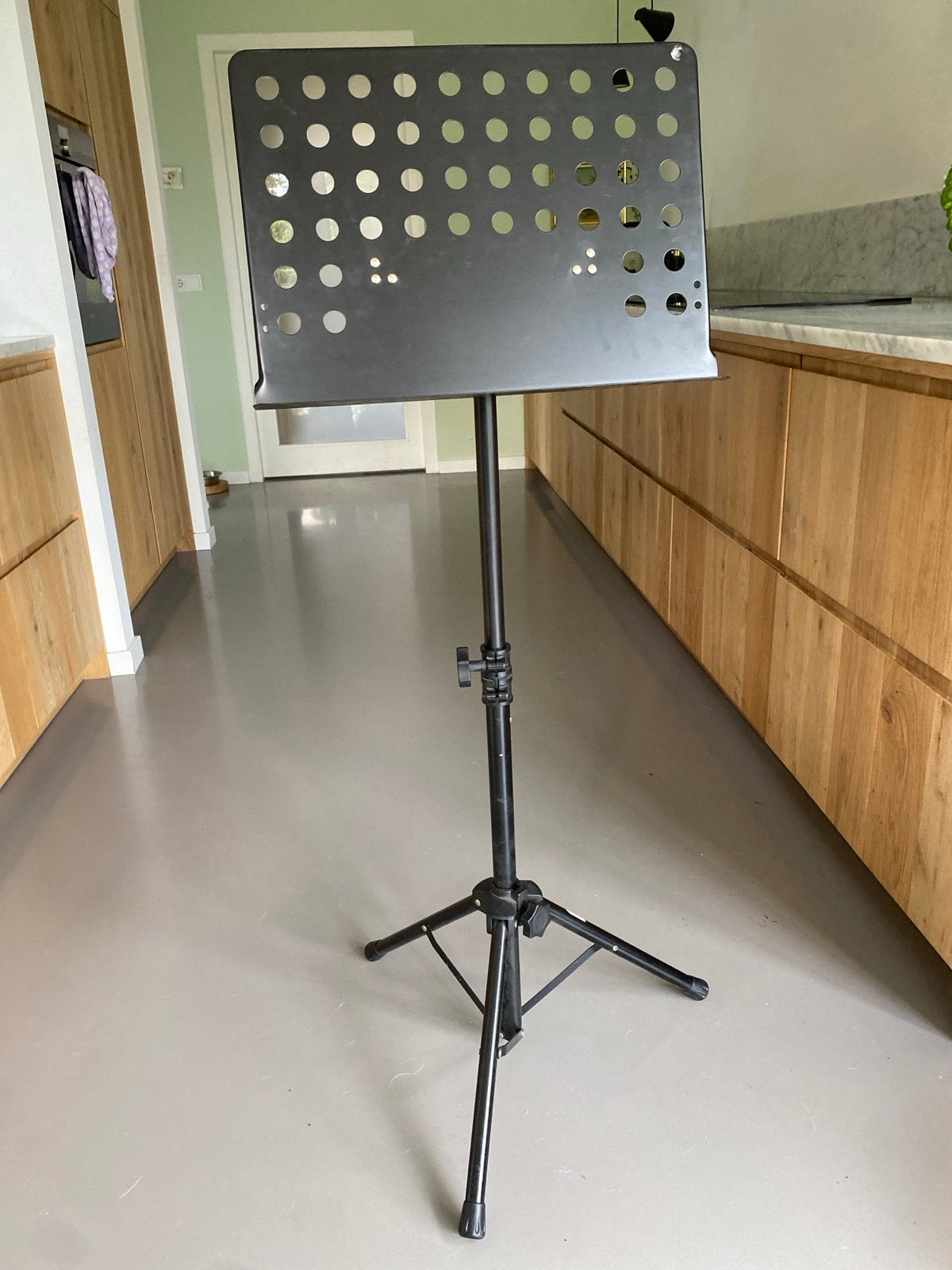 Verstelbare en inklapbare muziekstandaard, Muziek en Instrumenten, Standaards, Ophalen of Verzenden, Gebruikt, Muziekstandaard