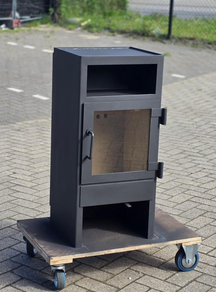 Houtkachel Dik Geurts Lars 900, Huis en Inrichting, Kachels, Houtkachel, Ophalen of Verzenden, Zo goed als nieuw, Vrijstaand