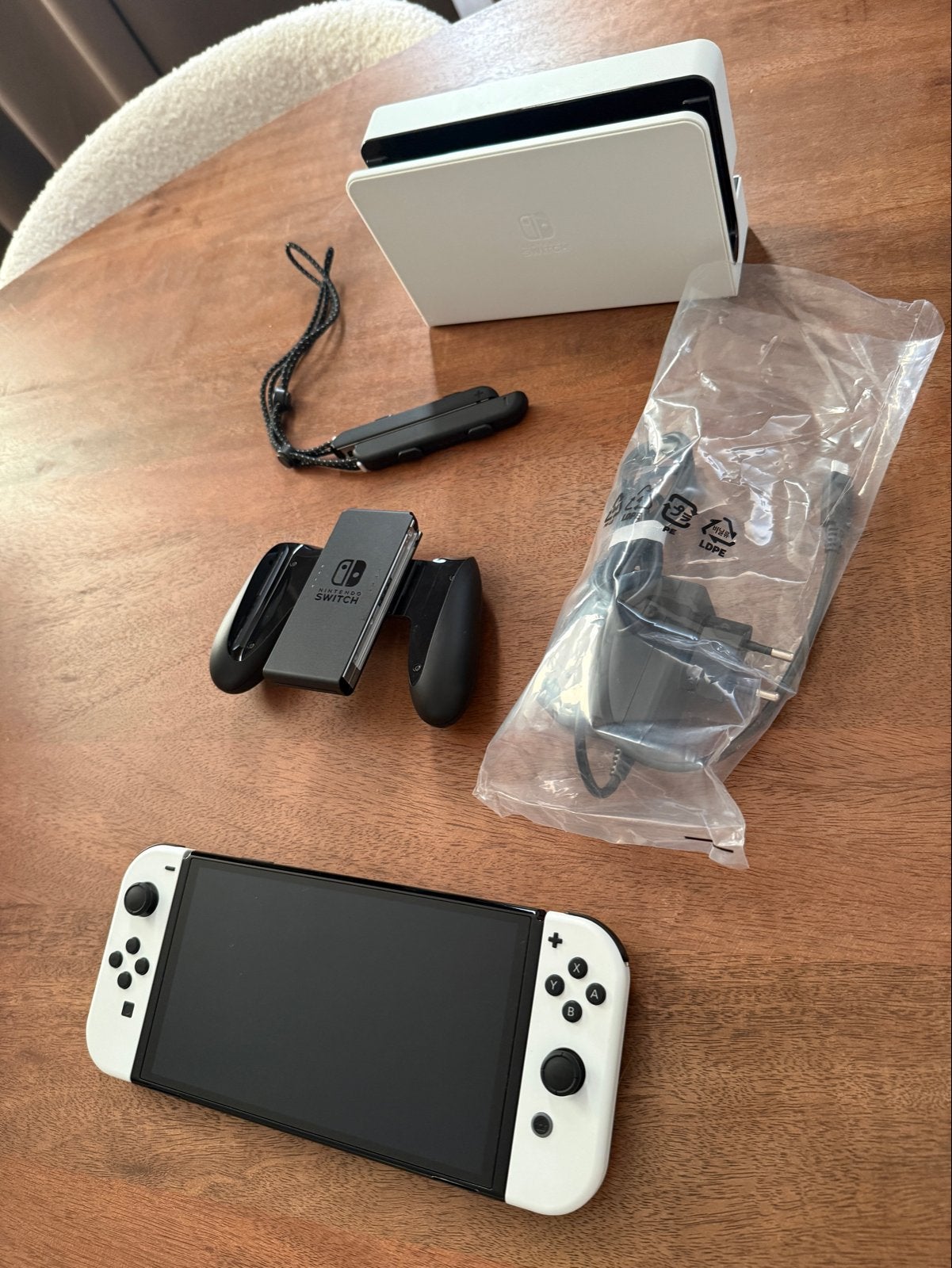 Nintendo Switch OLED Wit met 128GB SD-kaart