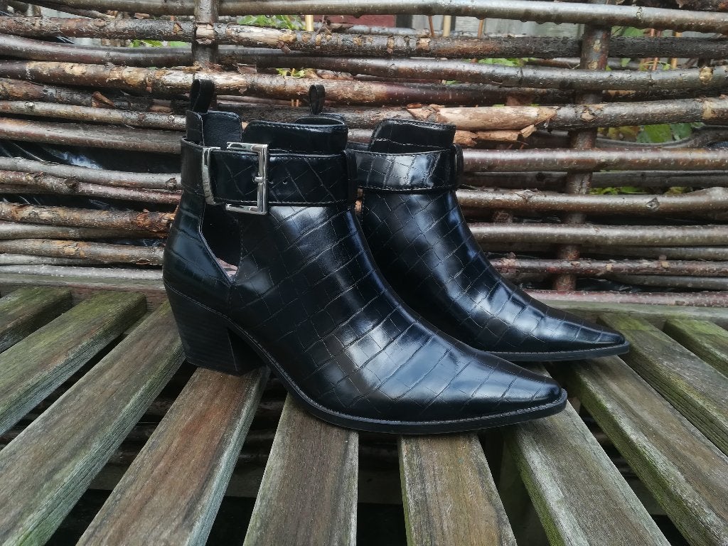 Zara Cut out Boots Zwart maat 41, Kleding | Dames, Lage of Enkellaarzen, Ophalen of Verzenden, Zo goed als nieuw, Zara