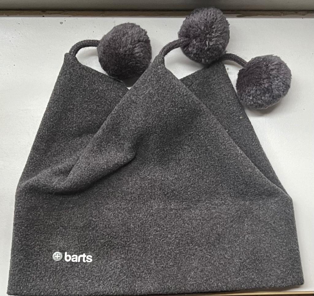 Barts. Grijze muts. Grijze fleece stof. 50  cm., Kinderen en Baby's, Kinderkleding | Mutsen, Sjaals en Handschoenen, 158 t/m 164