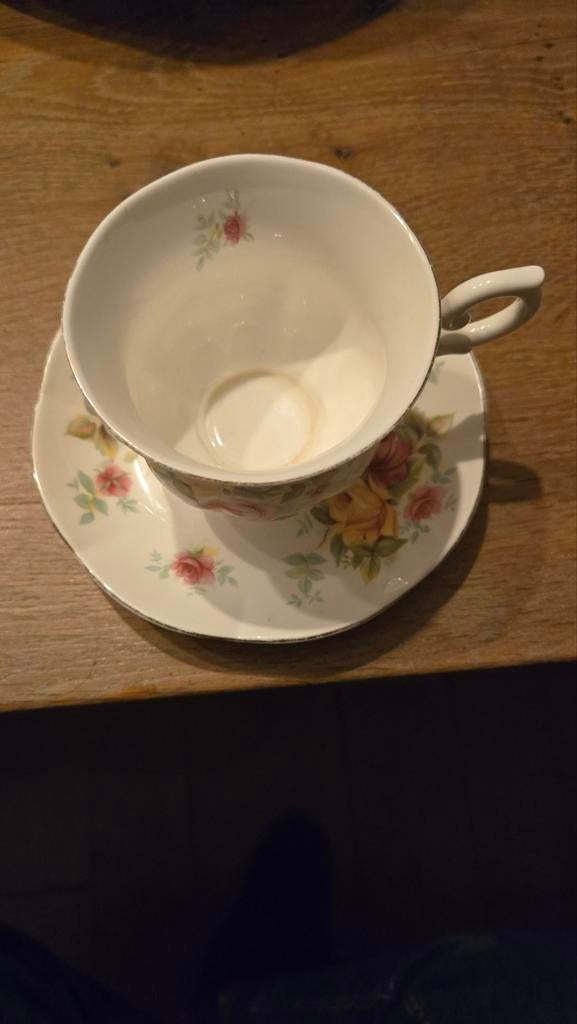 Royal Canterbury Madeleine theekop en schotel, Ophalen