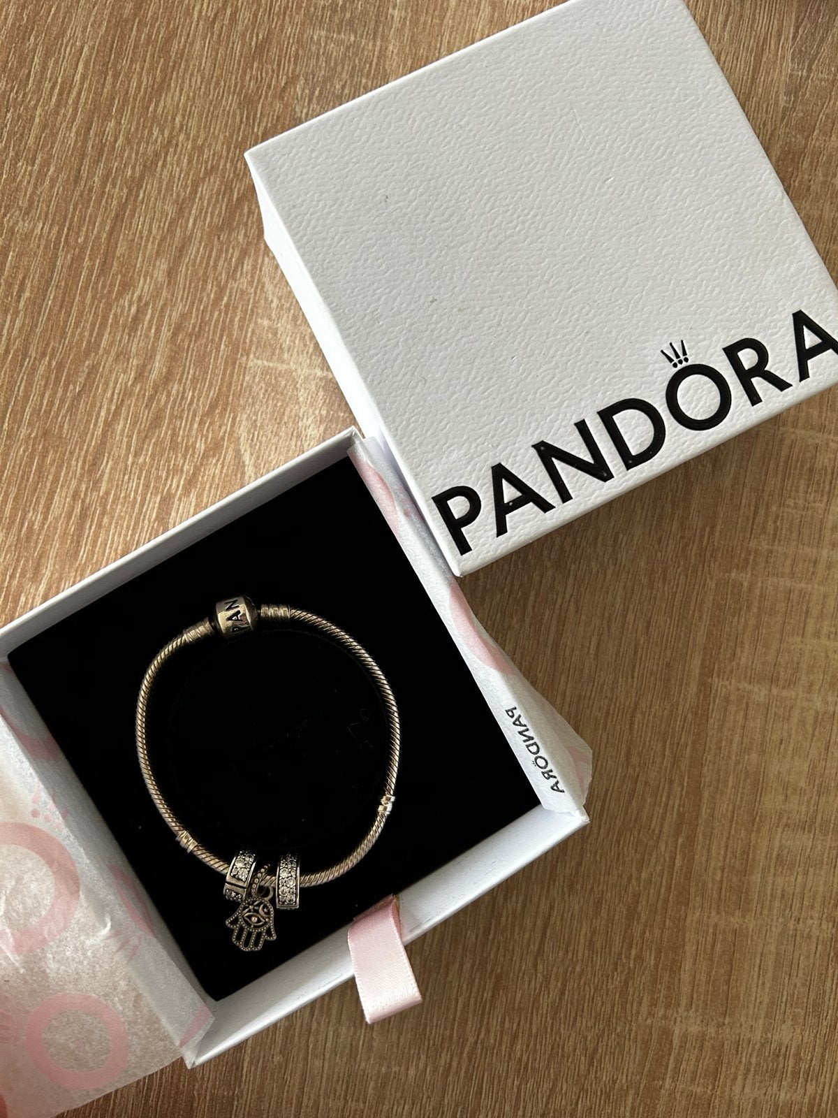 Pandora armband met bedels en strass - 17 cm, Ophalen, Zo goed als nieuw, Zilver, Met bedels of kralen