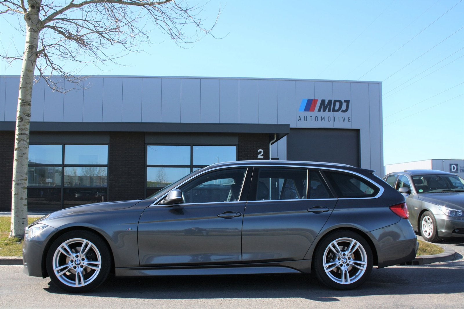 BMW 316i Touring AUT 2015 Grijs M-pakket Volleder Stoelverw, Auto's, BMW, Automaat, Zwart, 4 cilinders, 1445 kg
