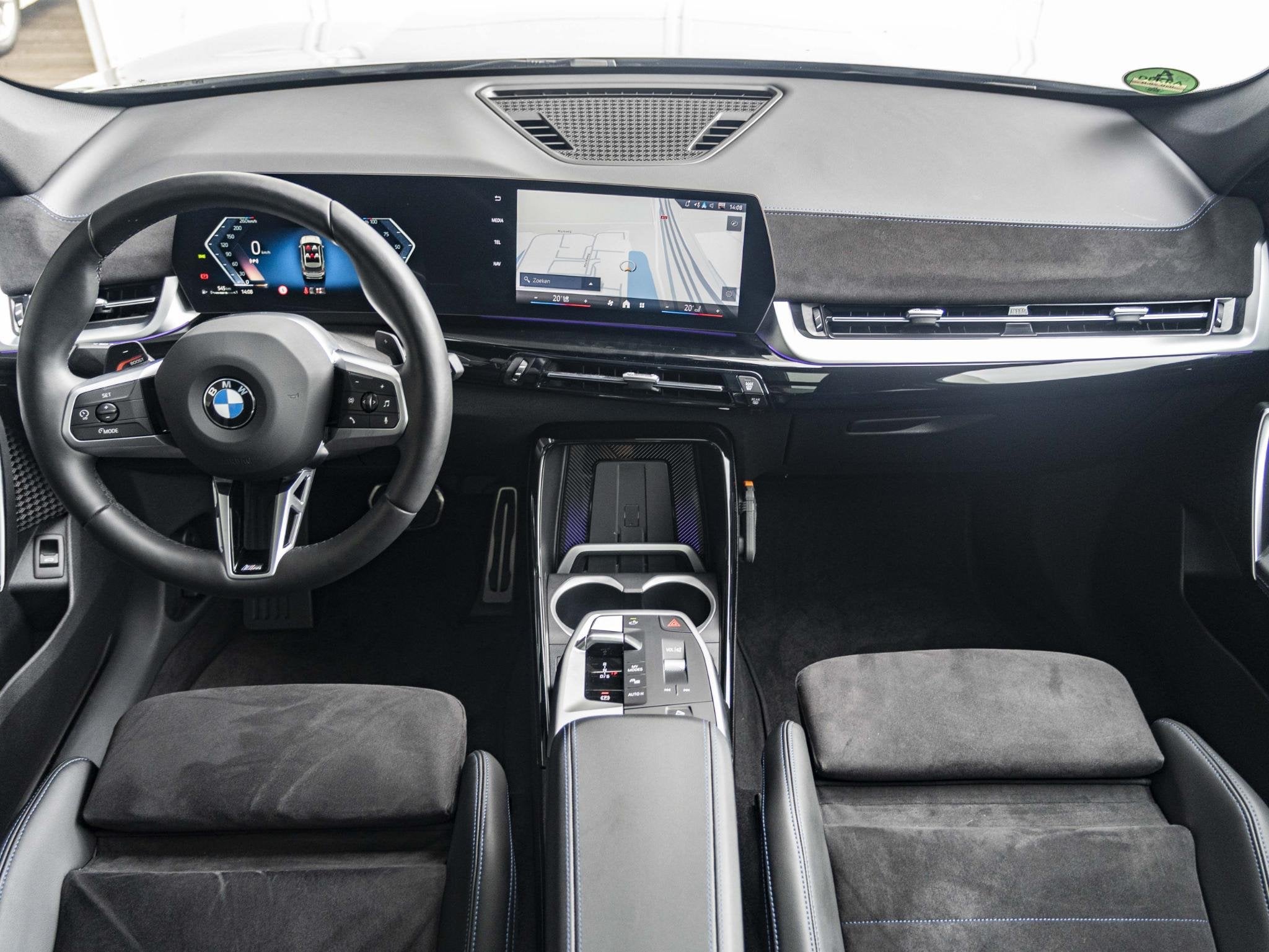 BMW X1 sDrive20i | M Sportpakket | Travel Pack | Verwarmd St, Met garantie (alle), Origineel Nederlands, Bedrijf, 3 cilinders
