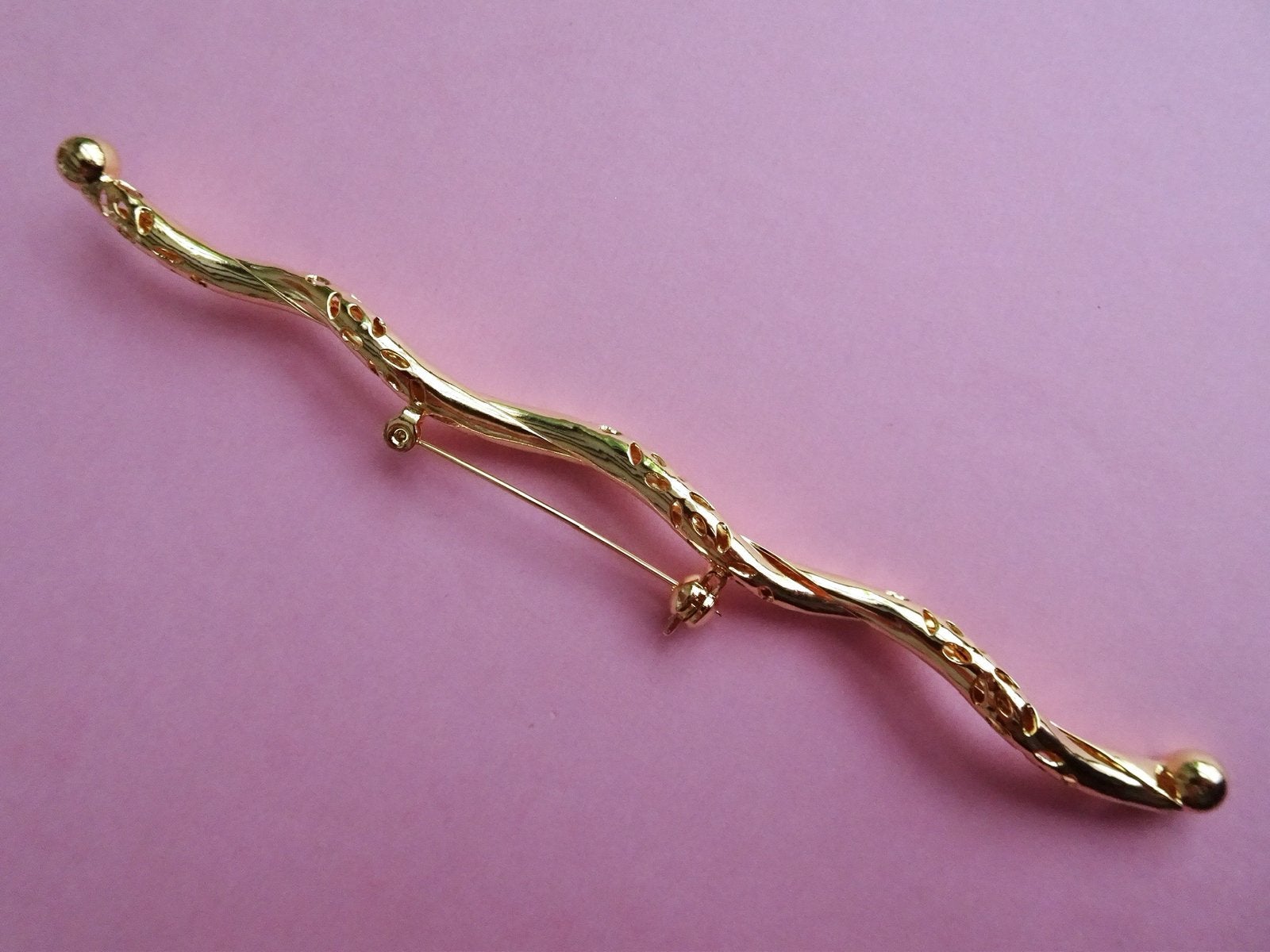 jwg XL Grote vintage 80s twist design broche goud verguld, Verzenden, Overige materialen, Broche, Verguld
