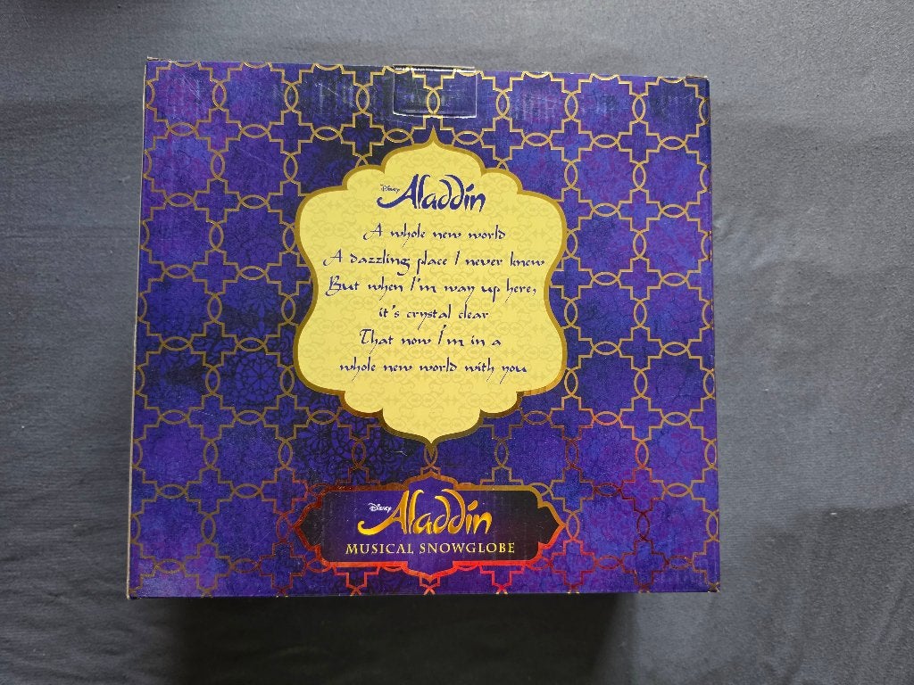 Disney aladin snowglobe Nieuw in doos, Verzamelen, Ophalen of Verzenden, Overige figuren, Nieuw, Beeldje of Figuurtje