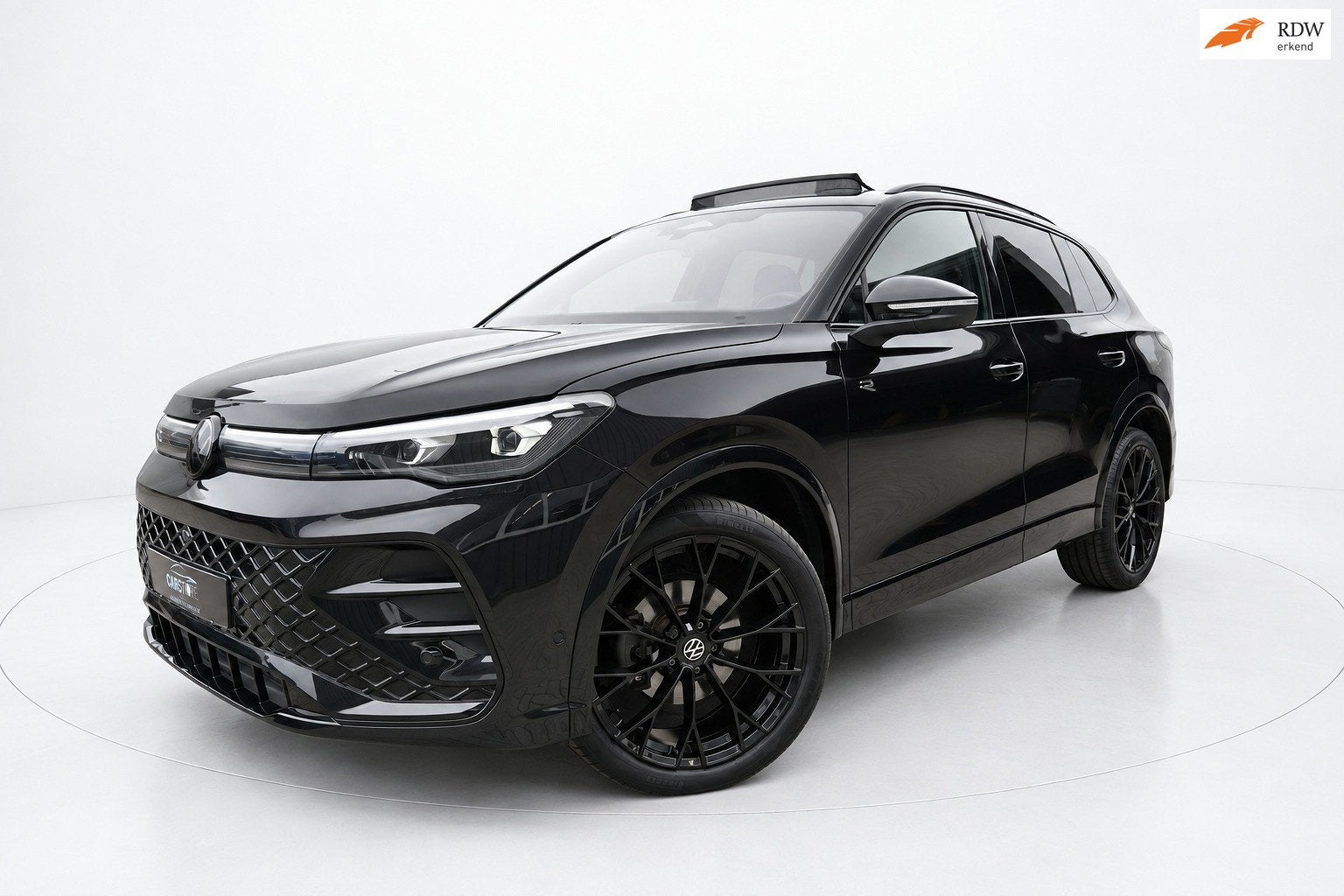 Volkswagen Tiguan 1.5 eTSI 3x R Line PANO IQ HEAD UP H&K 360, Auto's, Dealer onderhouden, 4 cilinders, 150 pk, Zwart