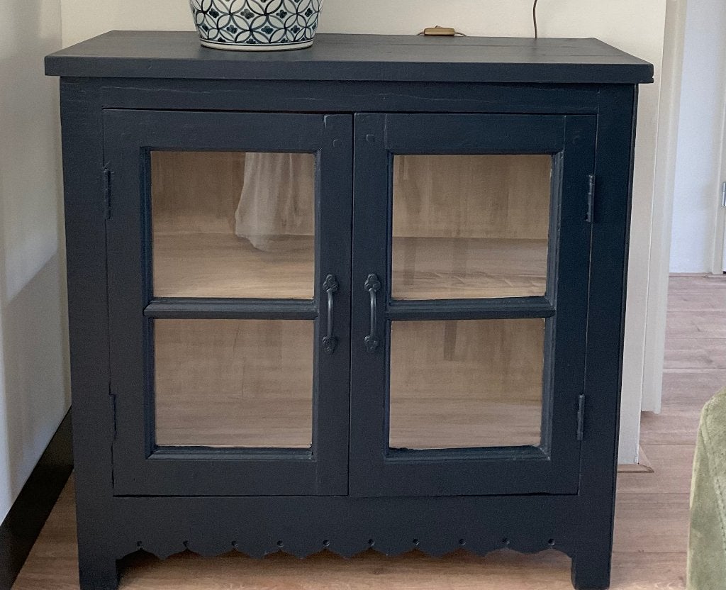 Donkerblauwe houten vitrinekast te koop, Ophalen