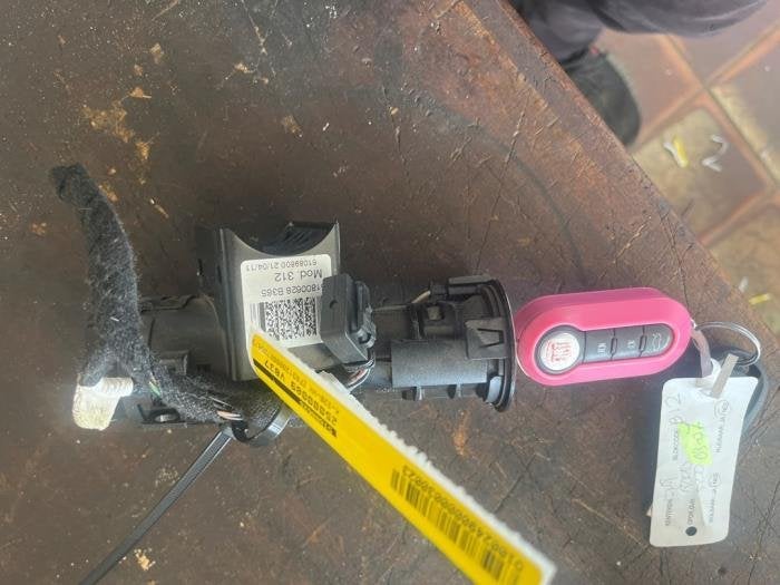 Kontaktslot + Sleutel van een Fiat 500, Gebruikt, -, -, Fiat