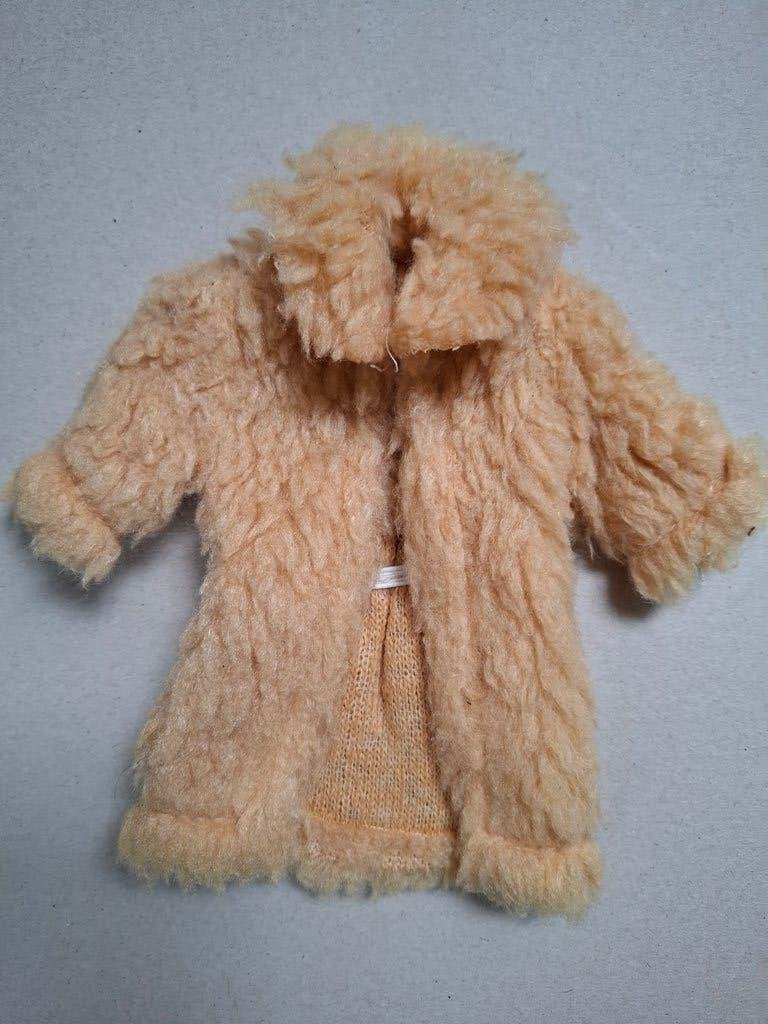 Vintage Barbie Sindy faux fur Clone jas jaren 70, Ophalen of Verzenden, Gebruikt, Kleertjes