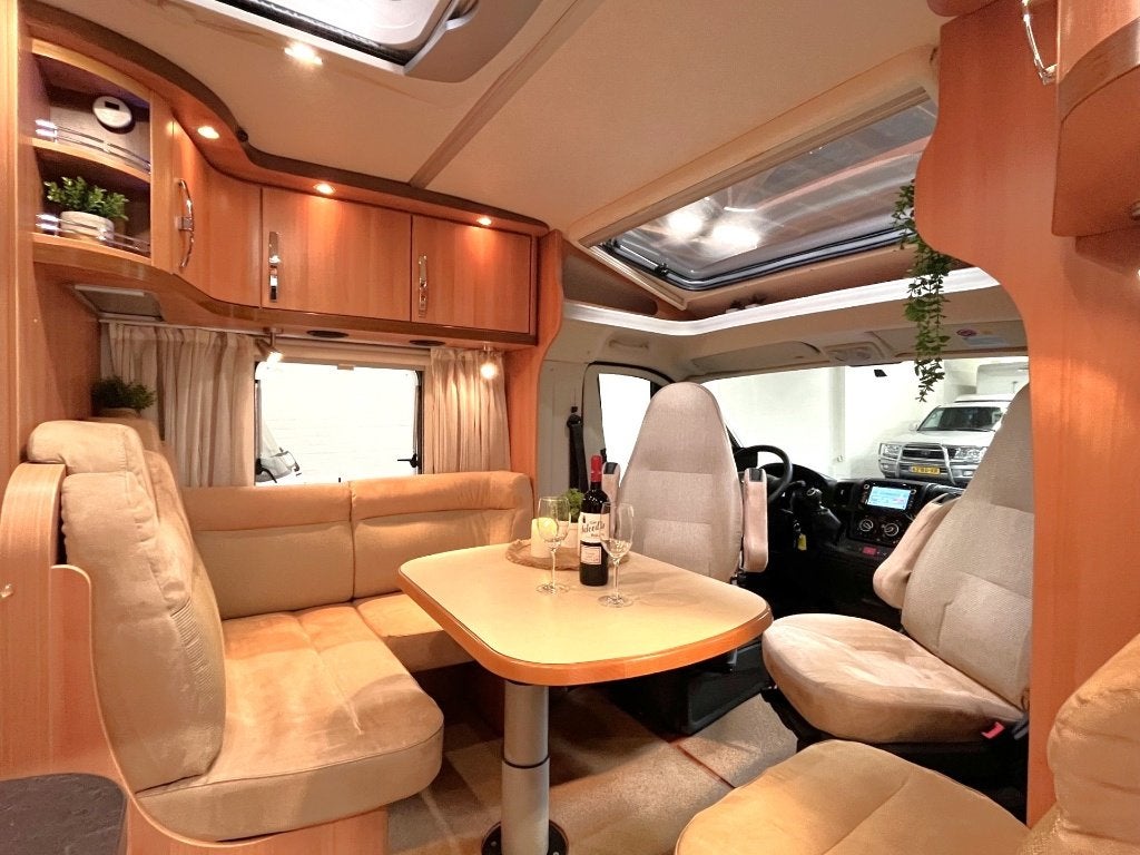 Foto 11 van Fiat Ducato 2.3 Hymer T674 Enkele Bedden / Euro5 / 86.000 km