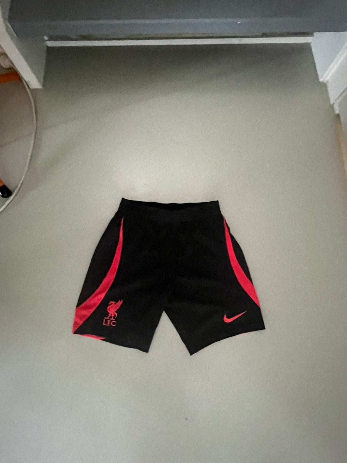 Liverpool FC Nike voetbalbroekje maat 134., Maat XS of kleiner, Ophalen, Gebruikt, Broek