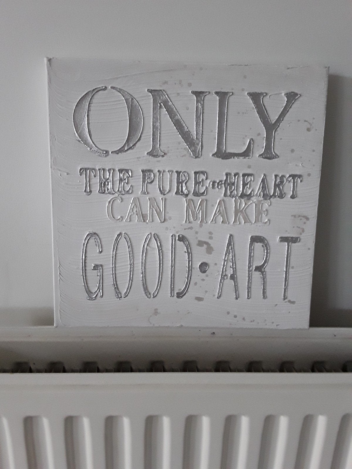 Mooi wit-zilverkleurig doek met tekst., Minder dan 50 cm, Ophalen of Verzenden, Zo goed als nieuw, Schilderij
