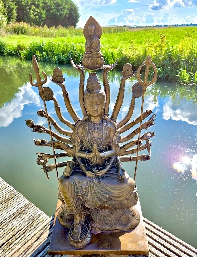 KWAN YIN BEELD 24 ARMEN 59 CM!, Ophalen of Verzenden, Zo goed als nieuw, Beeld(je), Boeddhisme