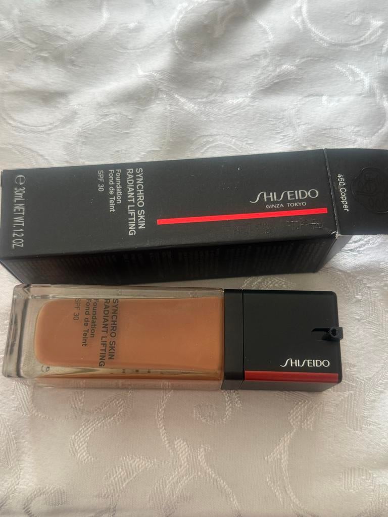 Shiseido Synchro Skin Radiant Lifting Foundation 450, Bruin, Gehele gezicht, Nieuw, Ophalen of Verzenden