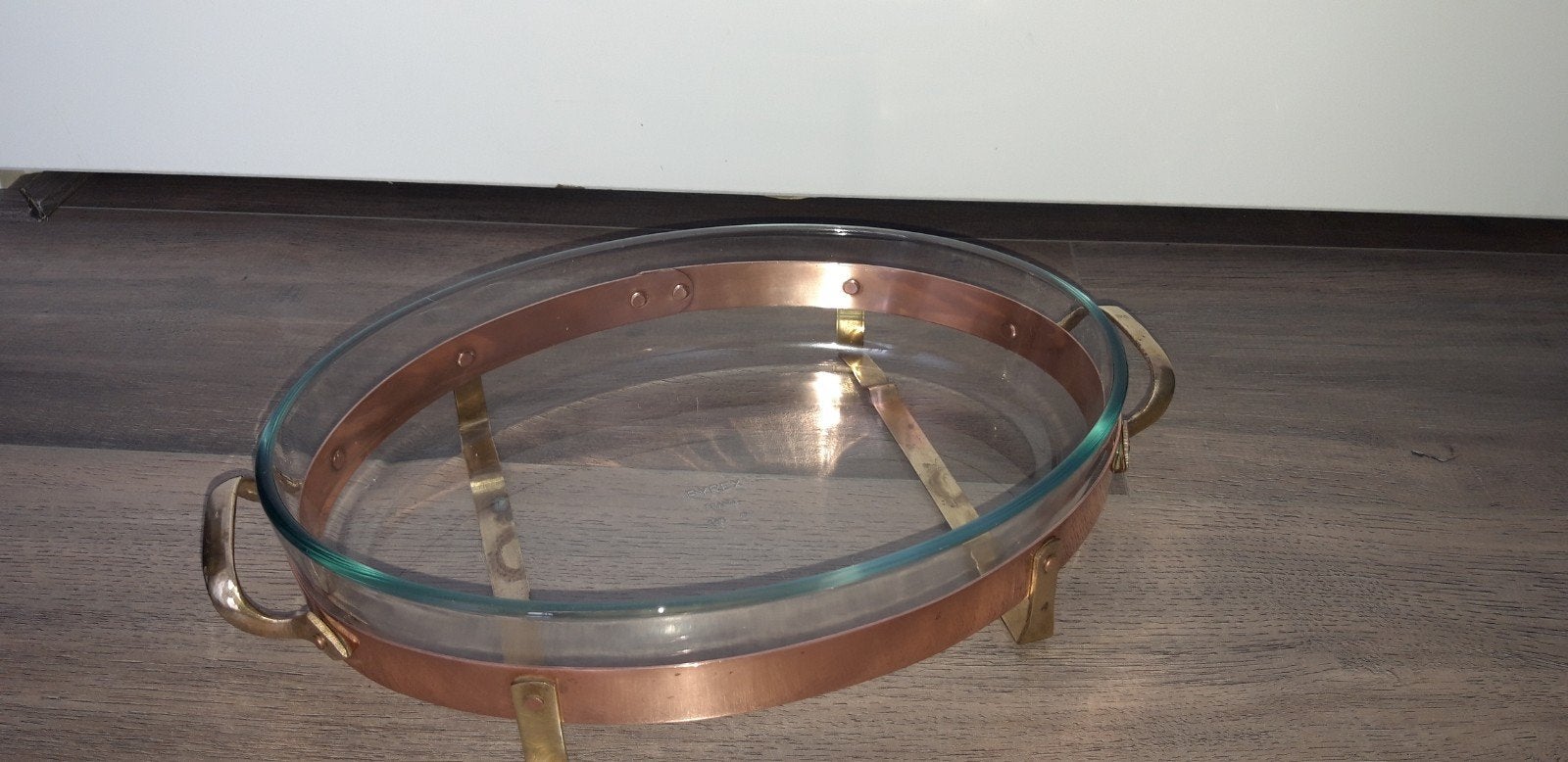 Pyrex ovenschaal met koperen houder, Huis en Inrichting, Ophalen of Verzenden, Overige merken, Glas, Overige typen