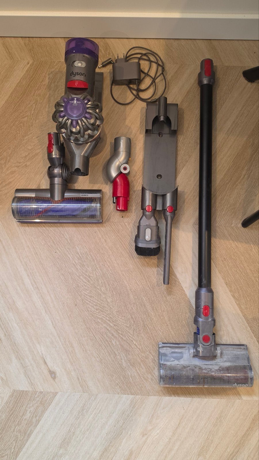 Dyson V8 Steelstofzuiger - Accu moet vervangen worden, Witgoed en Apparatuur, Ophalen, Niet werkend, Reservoir, Steelstofzuiger