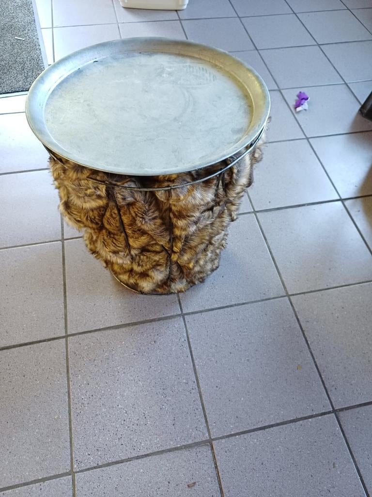 Decoratief tafeltje met 2 zachte vachtkleden, Overige materialen, Minder dan 50 cm, Gebruikt, Ophalen of Verzenden