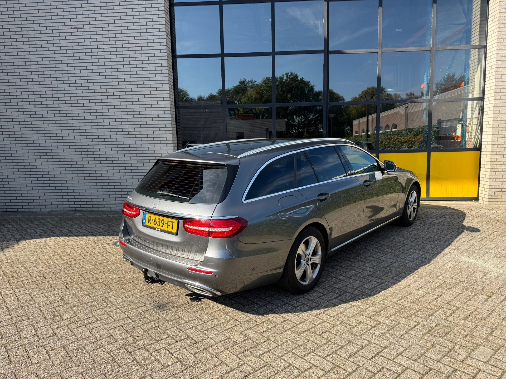 Mercedes-Benz E-klasse Estate 200 Premium, Luchtvering, Trek, Automaat, Achterwielaandrijving, Gebruikt, 4 cilinders
