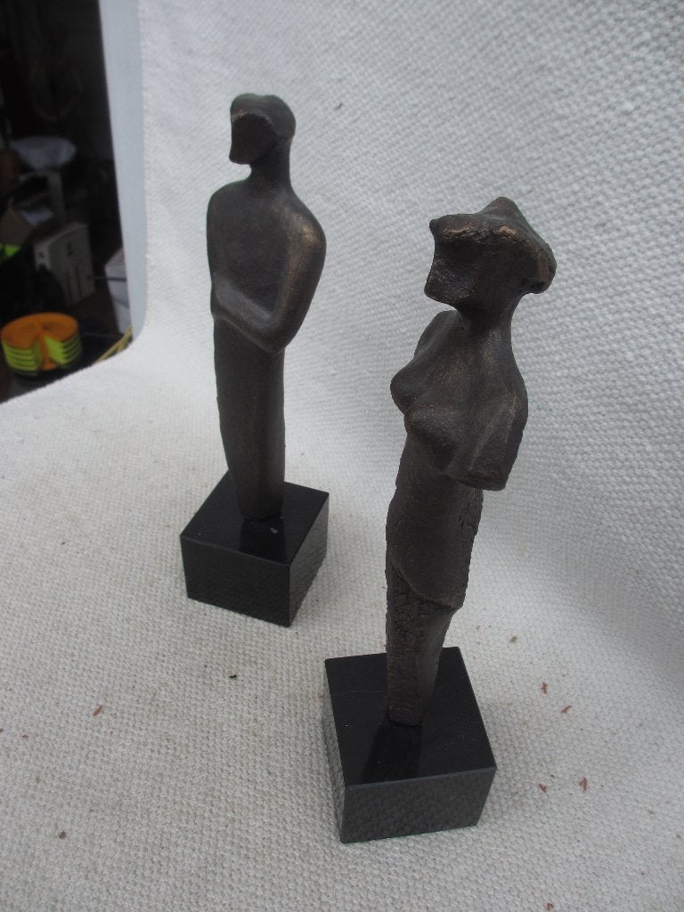 Twee beelden van Arie Kalisvaart [man/vrouw], Ophalen of Verzenden, 20 - 50 cm, Beeld, Composieten