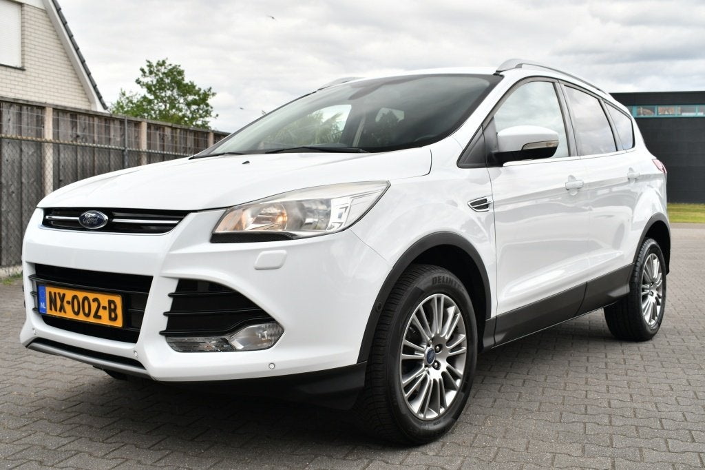 Ford Kuga 1.6 Titanium 150PK Dealer.Onderhouden Trekhaak, Auto's, 15 km/l, Gebruikt, 4 cilinders, Leder en Stof