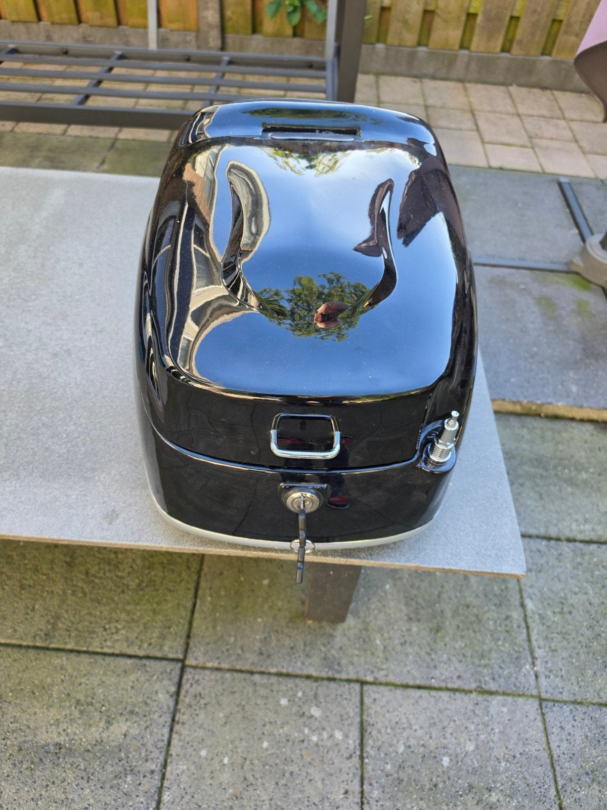Zwarte topkoffer voor retro scooter., Ophalen, Gebruikt