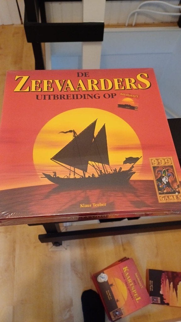 bordspel seal rode doos Catan Zeevaarders houten speelstuk, Hobby en Vrije tijd, Gezelschapsspellen | Bordspellen, Een of twee spelers