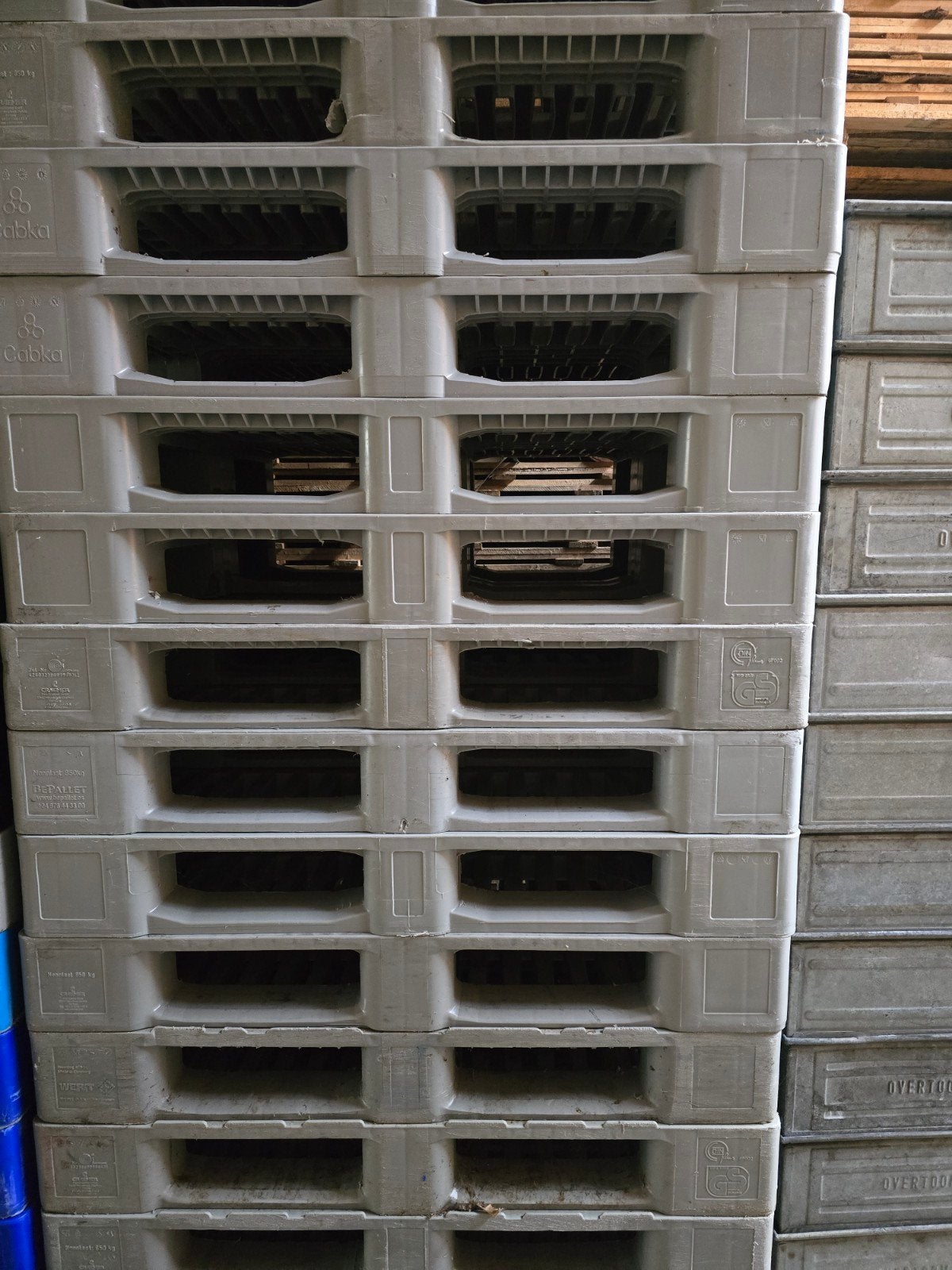 17 stuks Gebruikte H1 Euro Pallets - Kunststof, Ophalen of Verzenden, Gebruikt