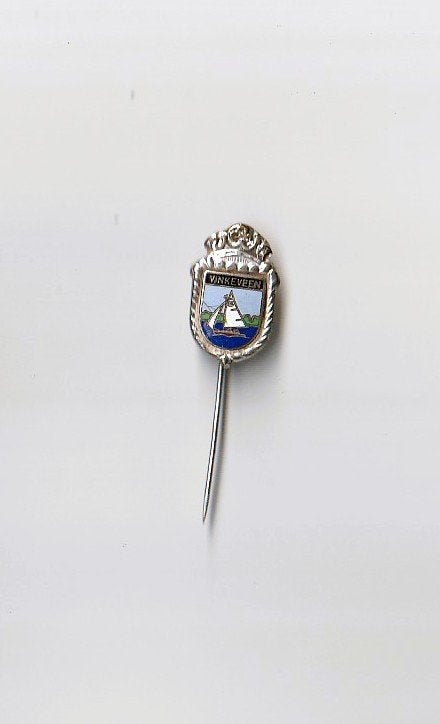 dunmetaal / emaille speld met wapen van Vinkeveen, Ophalen of Verzenden, Overige onderwerpen, Speldje of Pin