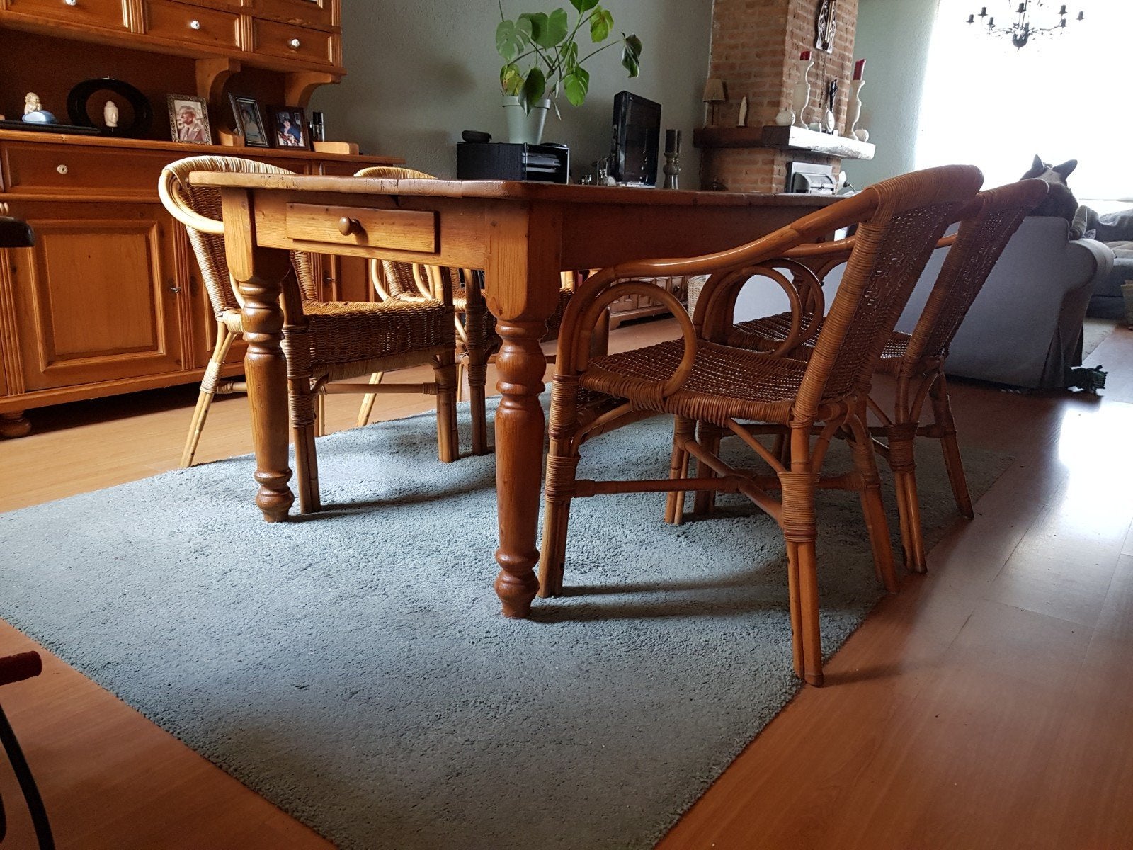 Oerdegelijke grenen eettafel met 4 rieten stoelen., Ophalen, Gebruikt, 100 tot 150 cm, 50 tot 100 cm